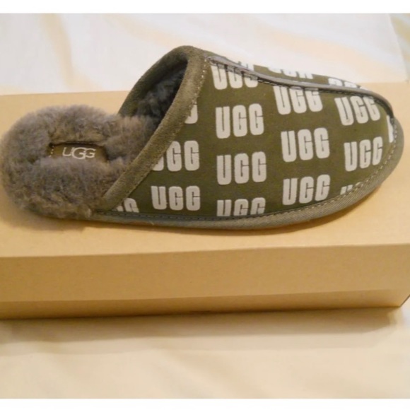 🆕🌚NEW & AUTHENTIC UGG LOGO SLIPPERS🌚🆕 - Picture 2 of 5